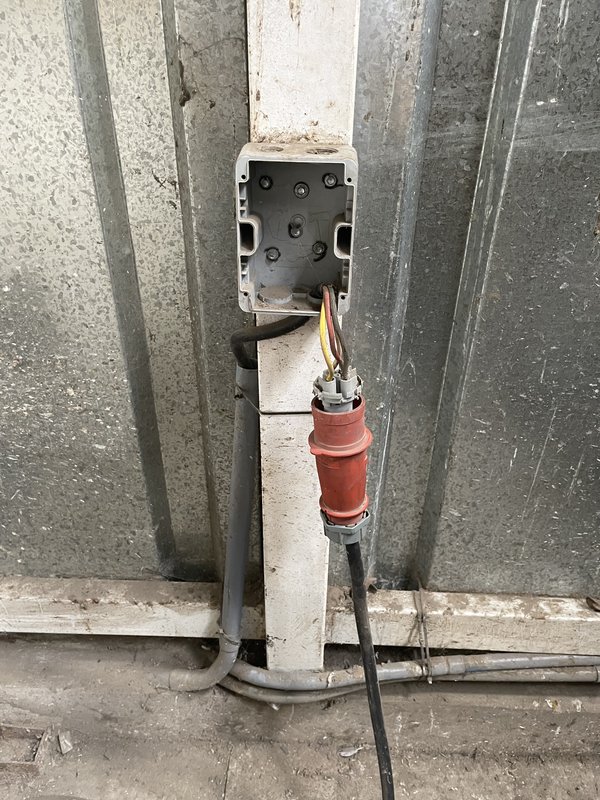 Tomacorriente en mal estado